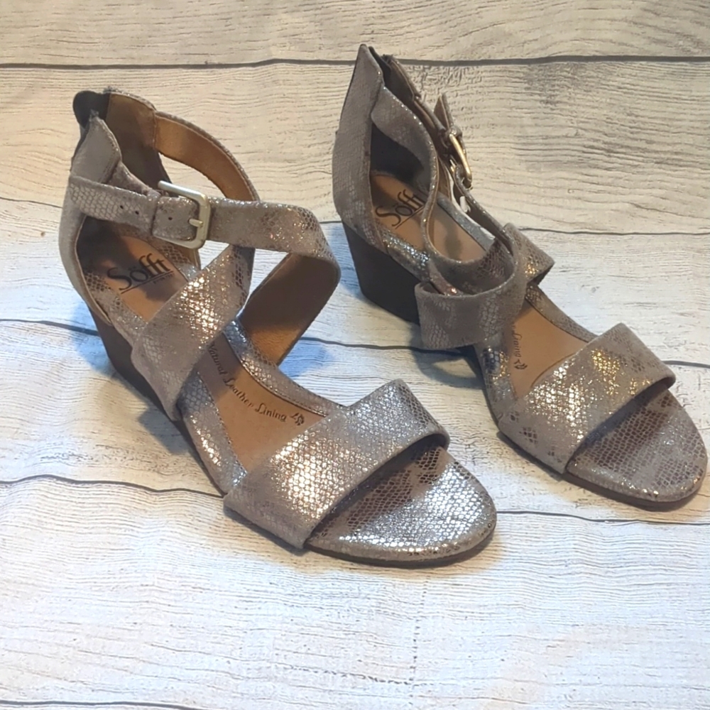 Sofft Mauldin CrissCross Snakeskin Sandal 8.5